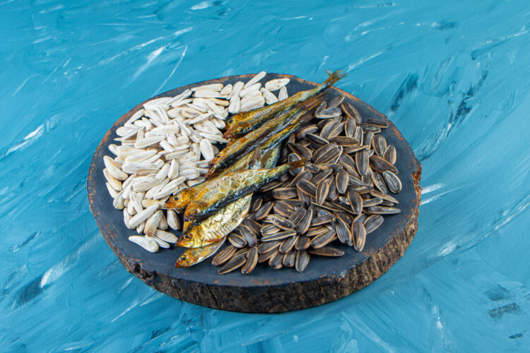 floating fish feeds